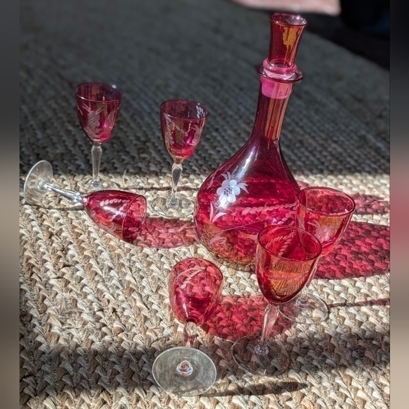 Vintage Cranberry Glass Etched Decanter Set Barware 8PC - Picture 14 of 17